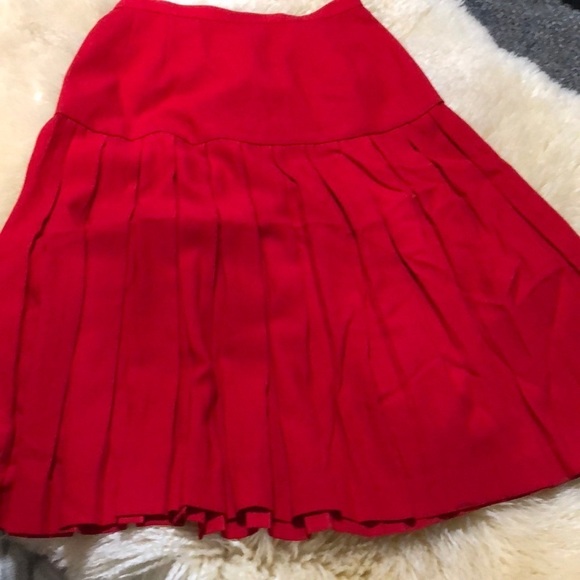 Red pleated skirt and Jacket size 4 - Picture 2 of 12